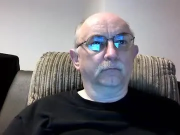 izelevans – webcam model profile photo Image 2