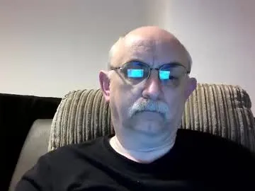 izelevans – webcam model profile photo Image 8