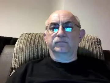 izelevans – webcam model profile photo Image 9