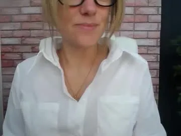 wellicaren – webcam model profile photo Image 10