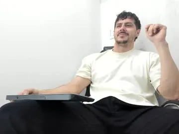 MinniMia – webcam model profile photo Image 5