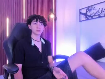 krissone – webcam model profile photo Image 2