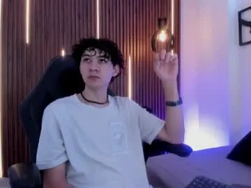 krissone – webcam model profile photo Image 3