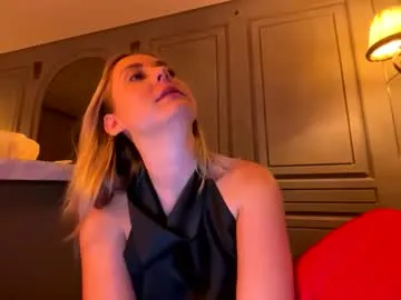 bunnydollstella – webcam model profile photo Image 9