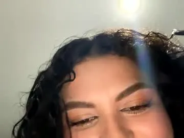 MinniMia – webcam model profile photo Image 3