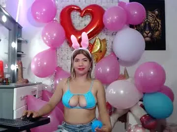 xlunami – webcam model profile photo Image 3