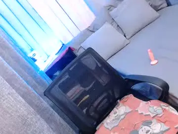 mightylaura – webcam model profile photo Image 13