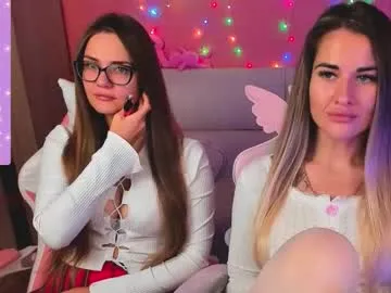 LinaTwins – webcam model profile photo Image 17