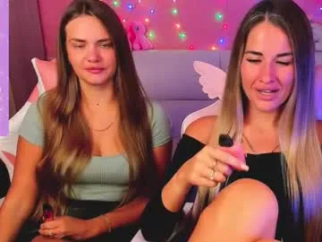 LinaTwins – webcam model profile photo Image 4