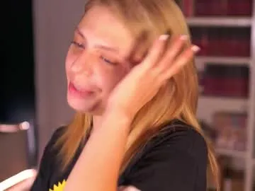 bunnydollstella – webcam model profile photo Image 12