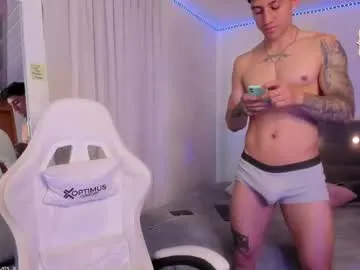 shiny-lily – webcam model profile photo Image 2