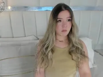 -VikkiL0vesCheese- – webcam model profile photo Image 8