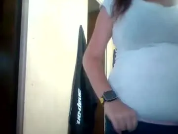 izelevans – webcam model profile photo Image 14