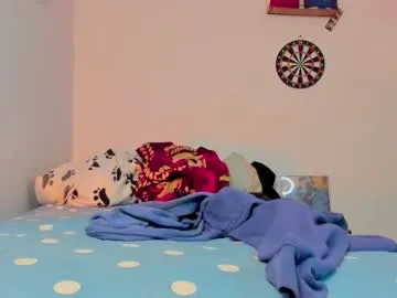 krissone – webcam model profile photo Image 3