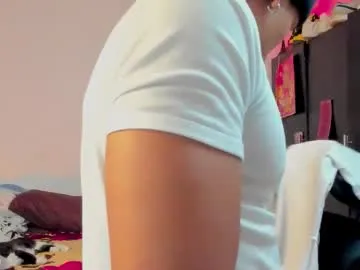 krissone – webcam model profile photo Image 5