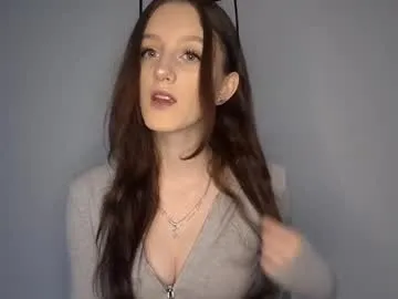 izelevans – webcam model profile photo Image 5