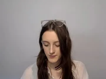 izelevans – webcam model profile photo Image 6