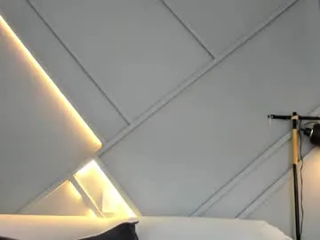 MinniMia – webcam model profile photo Image 6