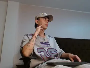 shiny-lily – webcam model profile photo Image 10