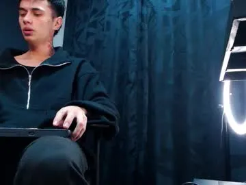 shiny-lily – webcam model profile photo Image 11