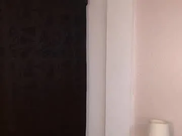 shiny-lily – webcam model profile photo Image 3