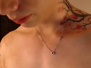 shiny-lily – webcam model profile photo Image 4