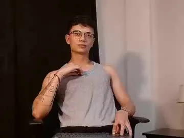 shiny-lily – webcam model profile photo Image 6