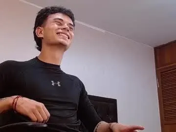 shiny-lily – webcam model profile photo Image 7