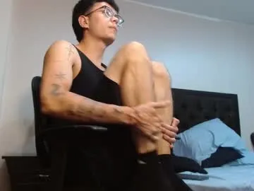 shiny-lily – webcam model profile photo Image 9