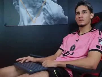 loveuniverse8 – webcam model profile photo Image 3