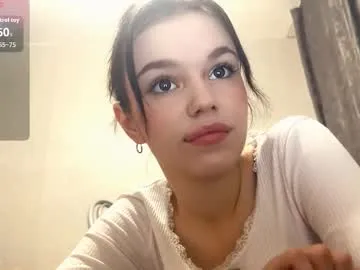 bunnydollstella – webcam model profile photo Image 4