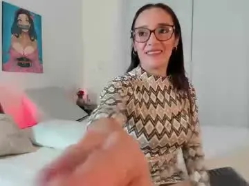 MinniMia free chat on liveonude Image 13