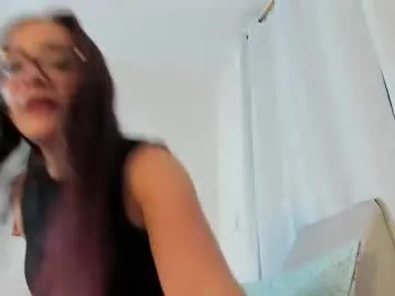 MinniMia free chat on liveonude Image 3