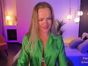 bunnydollstella – webcam model profile photo Image 2