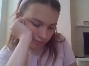 little__sophie18 – webcam model profile photo Image 5