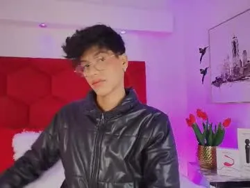 miacolucci_18 – webcam model profile photo Image 16