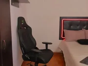 busenok – webcam model profile photo Image 9