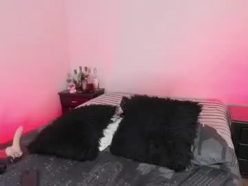 FoxyLina – webcam model profile photo Image 12