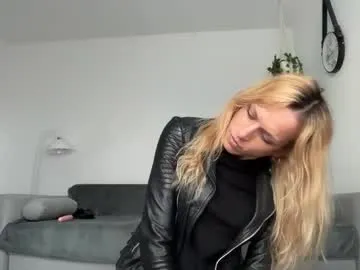 AlexisGrays – webcam model profile photo Image 3