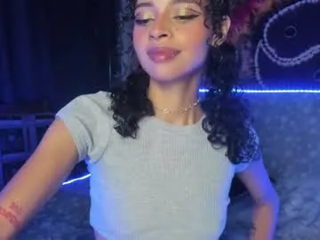 SheOnShe – webcam model profile photo Image 6