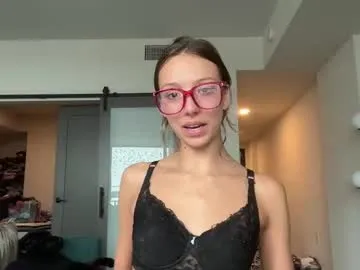 korinaluvv – webcam model profile photo Image 3
