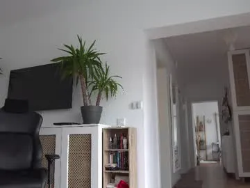 krissone – webcam model profile photo Image 2