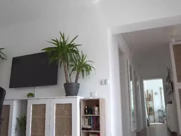 krissone – webcam model profile photo Image 6