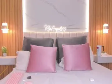 shiny-lily – webcam model profile photo Image 6