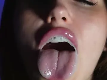 krissone – webcam model profile photo Image 3