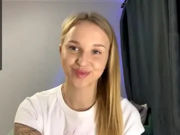 adria_ross – webcam model profile photo Image 16