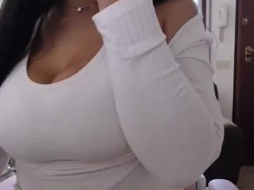 xlunami – webcam model profile photo Image 2