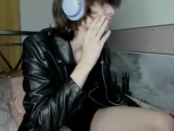 -B-a-D-G-1-r-L – webcam model profile photo Image 17