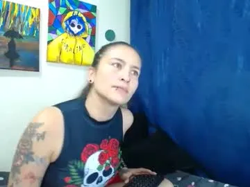 Almondmilka – webcam model profile photo Image 13