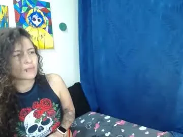 Almondmilka – webcam model profile photo Image 15